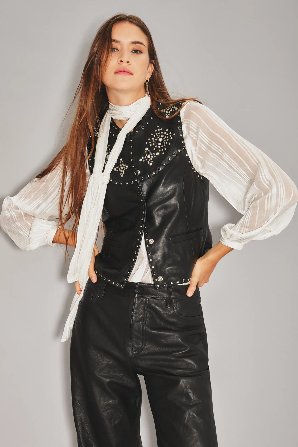 CHALECO STARS CUERO