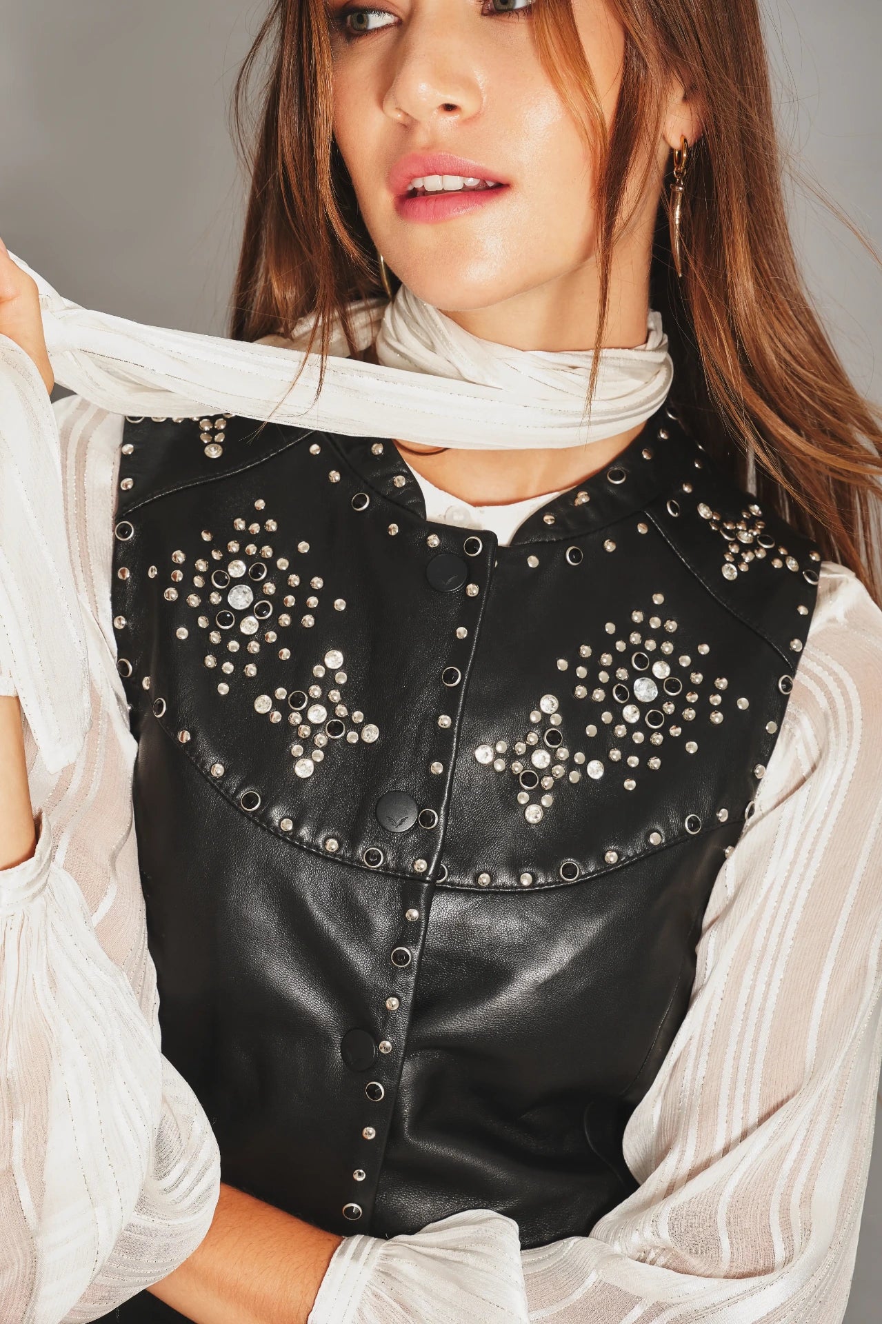 CHALECO STARS CUERO