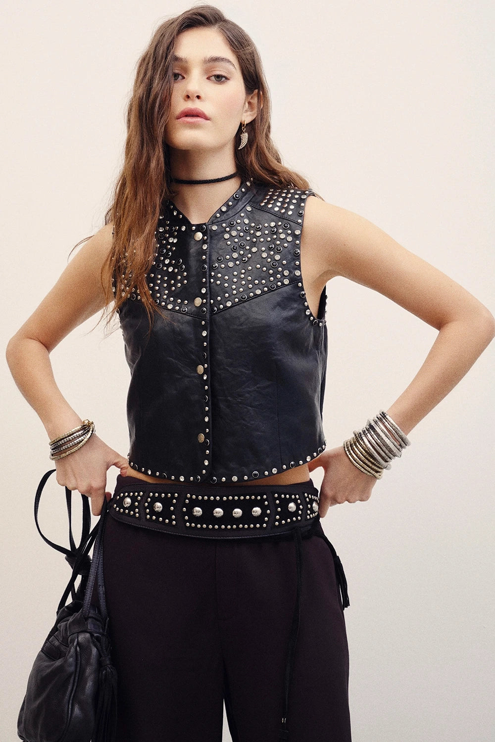 chaleco studs cuero