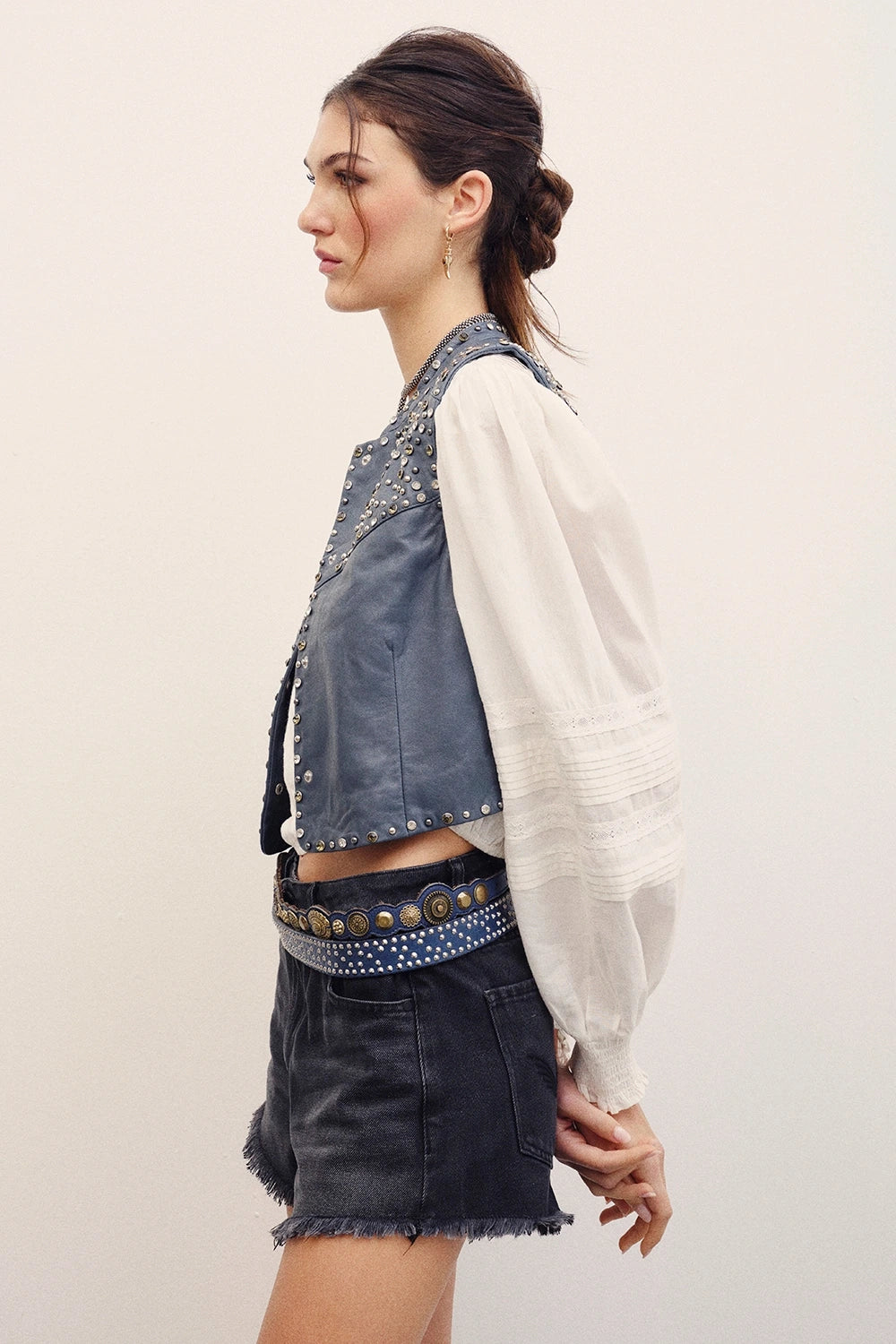 chaleco studs cuero