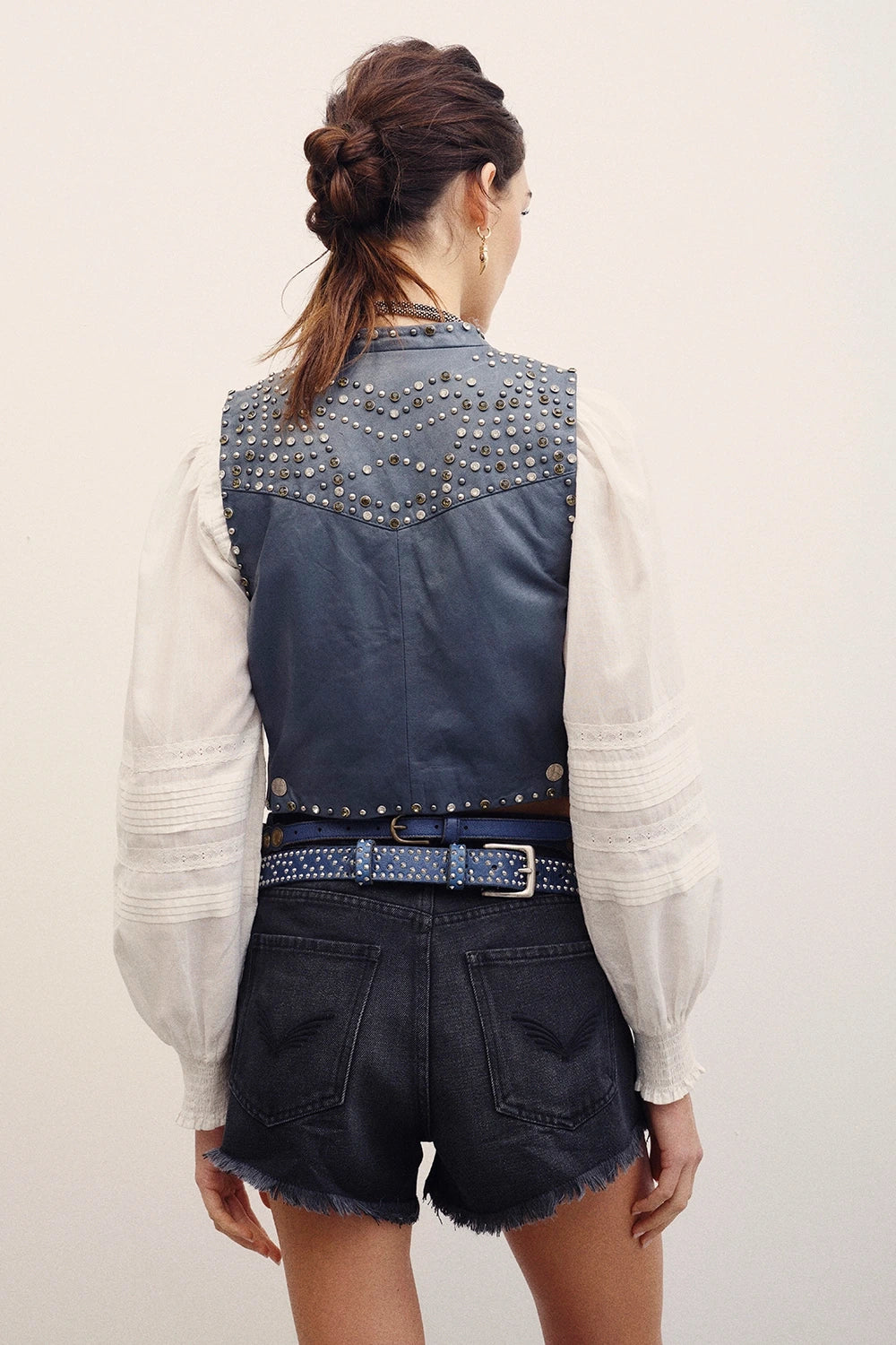 chaleco studs cuero