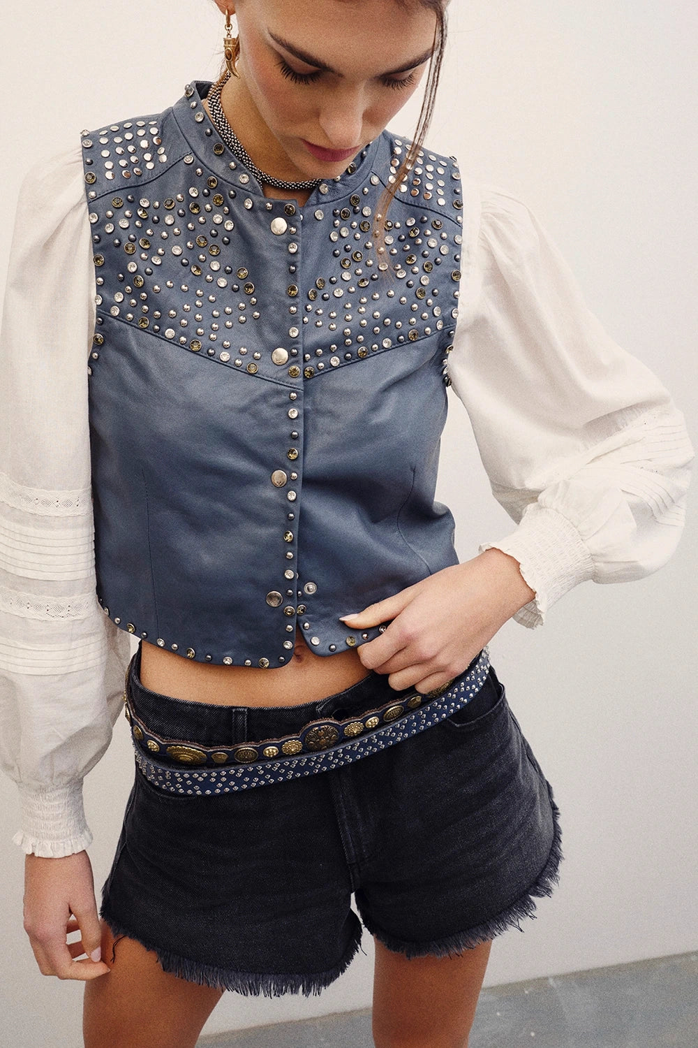 chaleco studs cuero