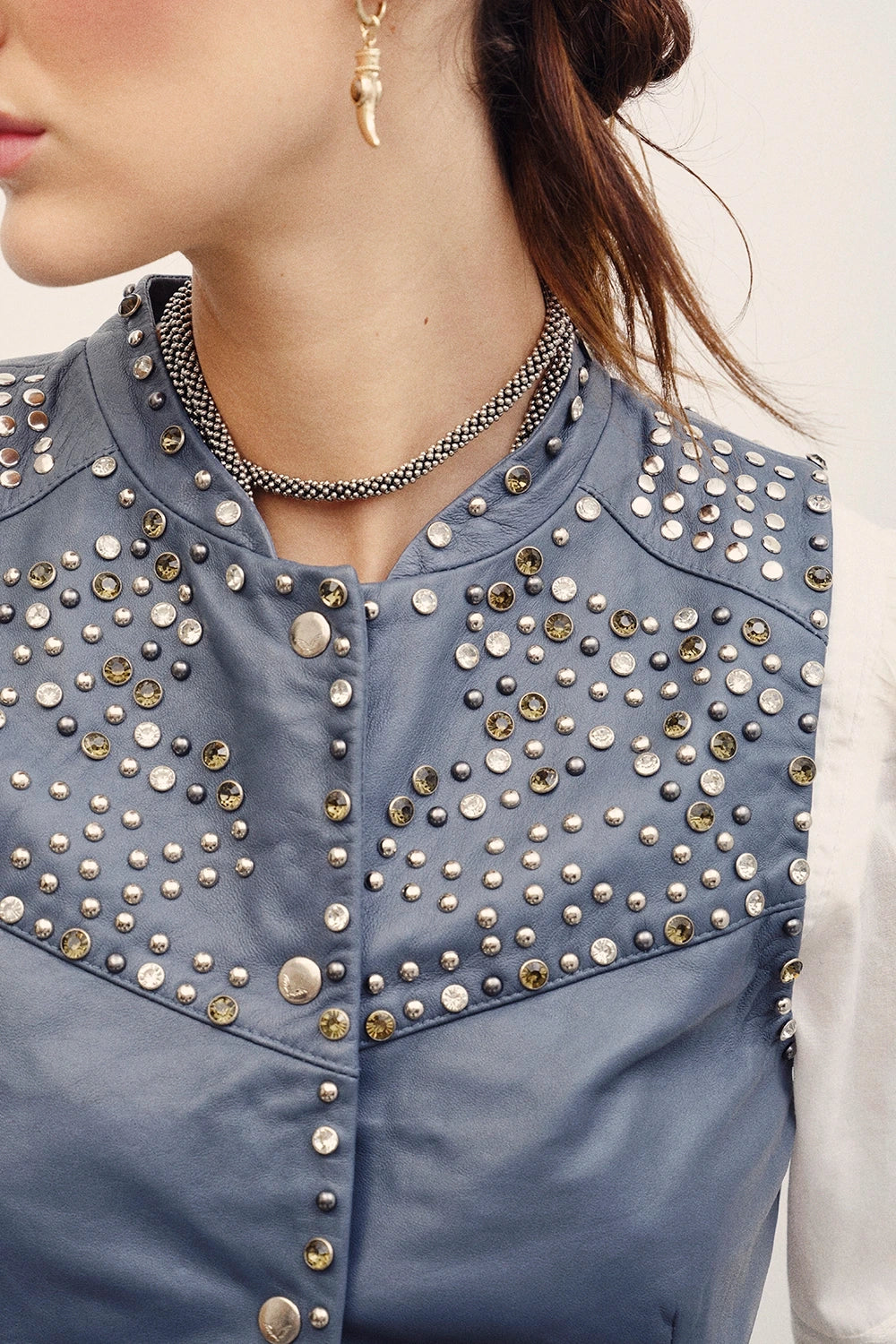 chaleco studs cuero