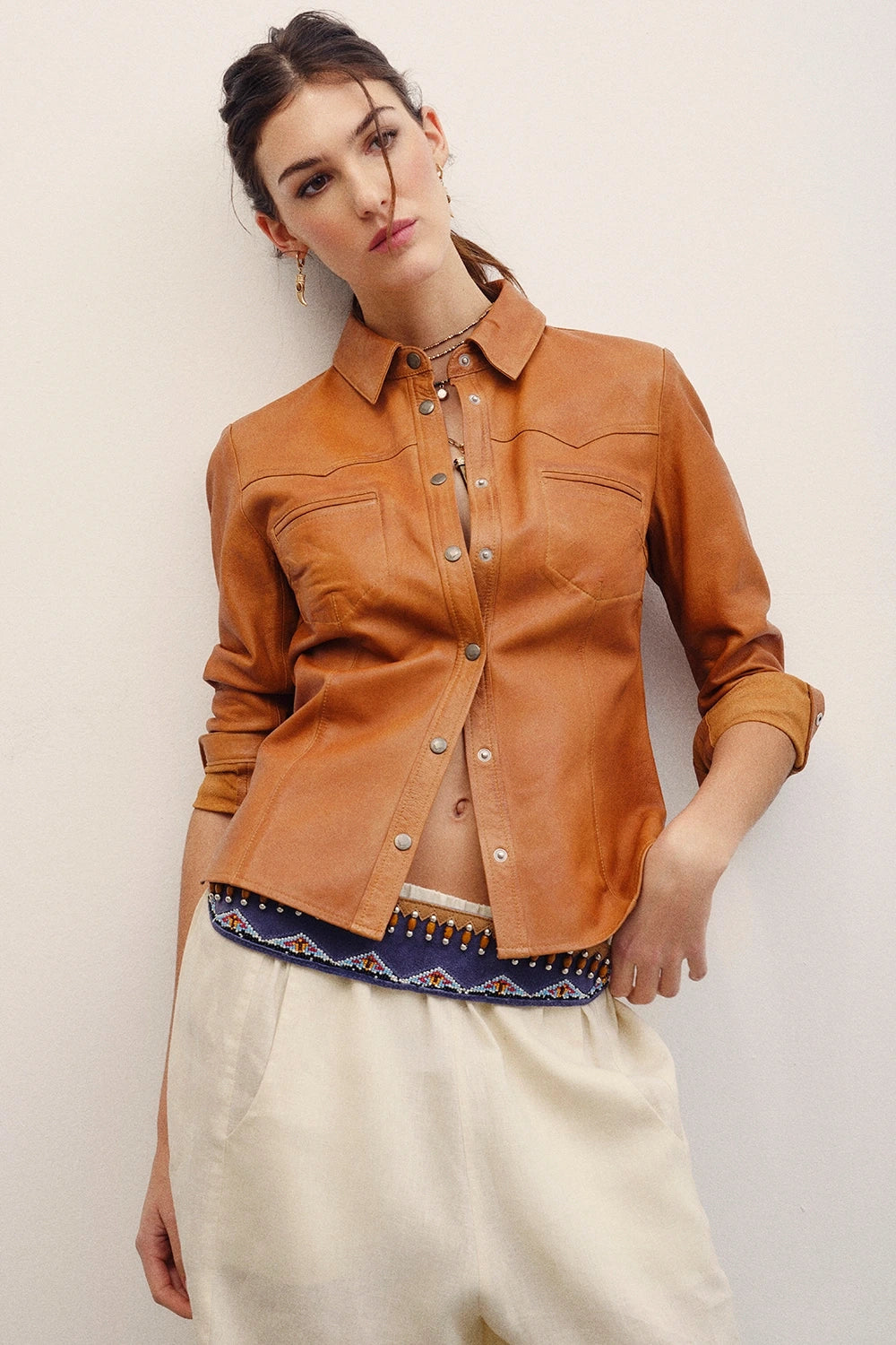 camisa bellota cuero