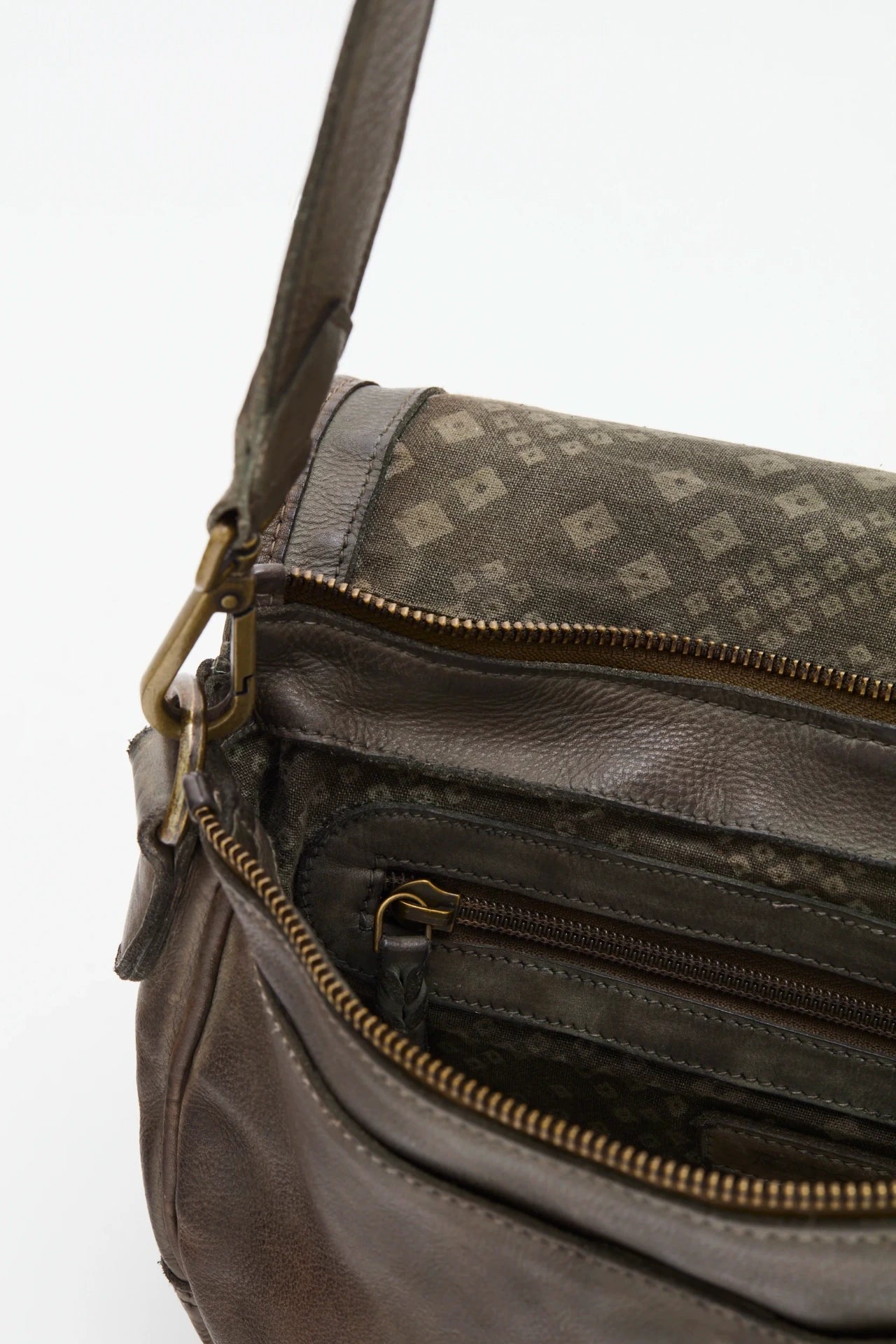 CARTERA ELIOTT STUDS