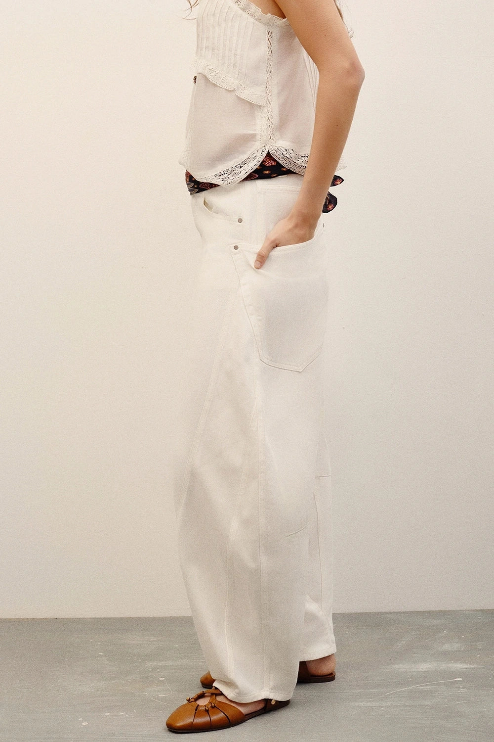 jean barrel lux white