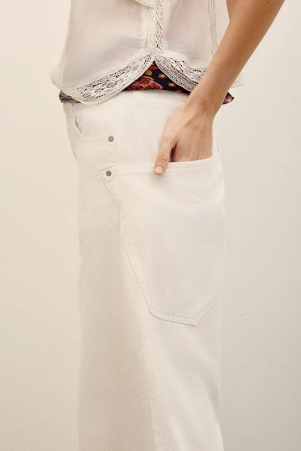 jean barrel lux white