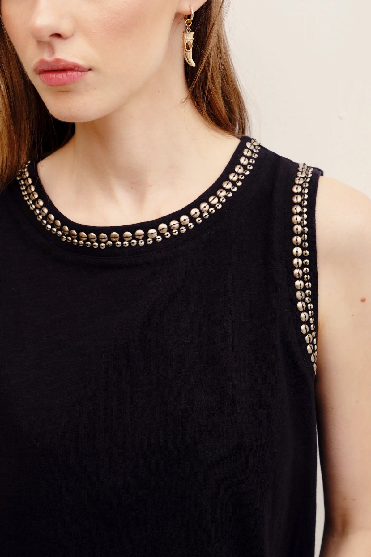 musculosa metalic studs