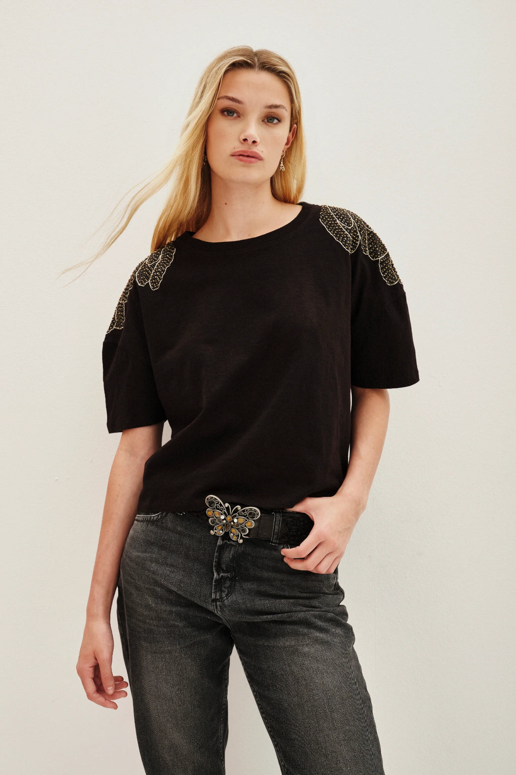 REMERA FEATHER