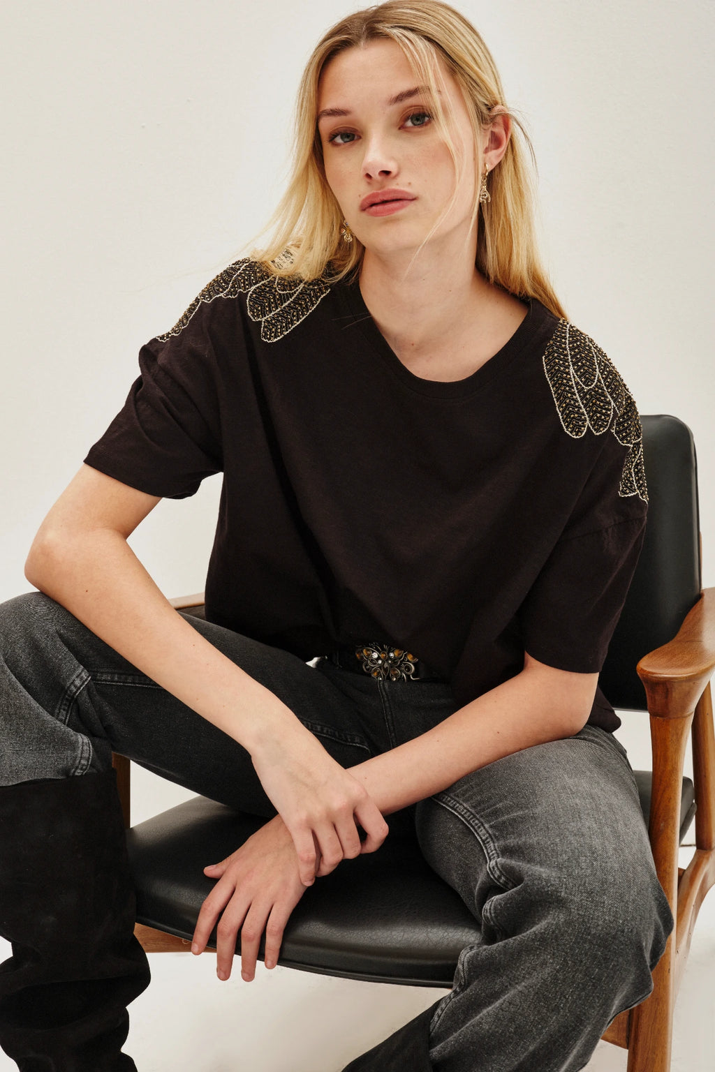 REMERA FEATHER