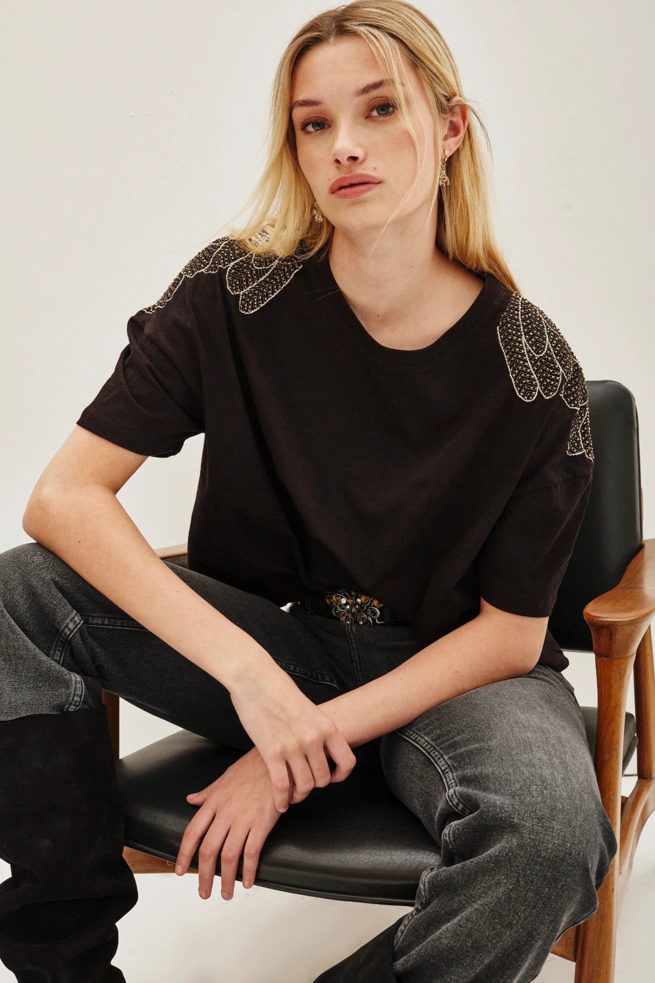 REMERA FEATHER
