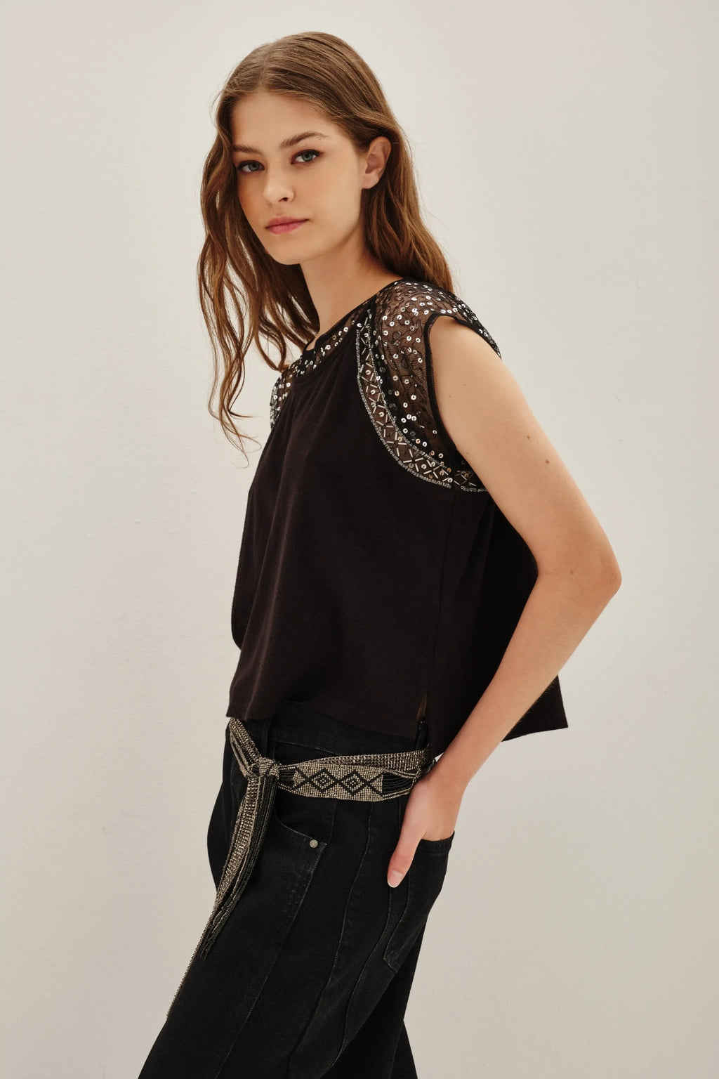 REMERA MINIMAL SEQUINS