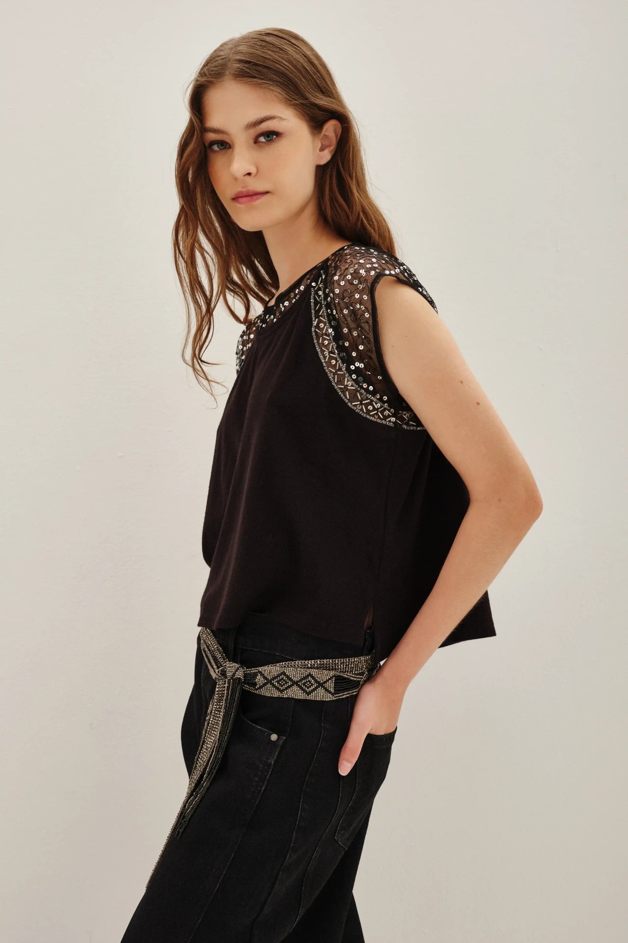 REMERA MINIMAL SEQUINS