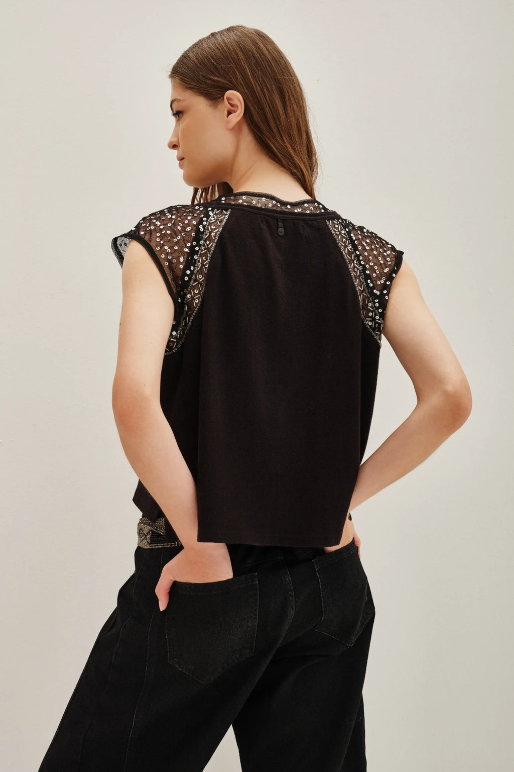 REMERA MINIMAL SEQUINS