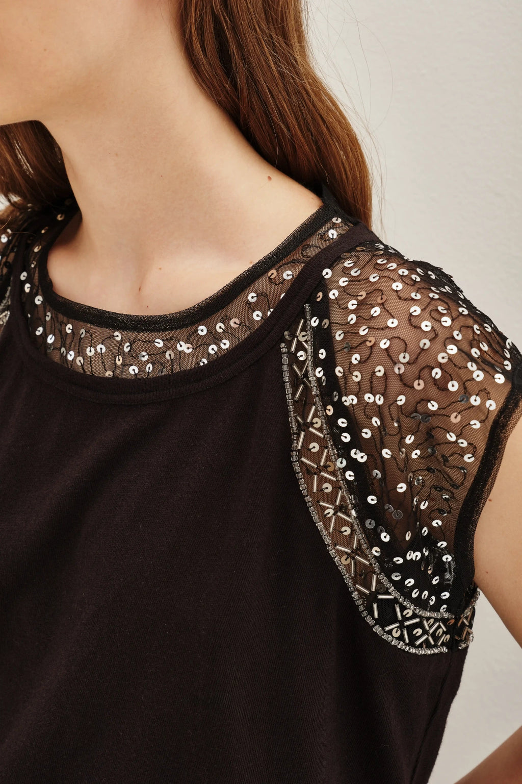 REMERA MINIMAL SEQUINS