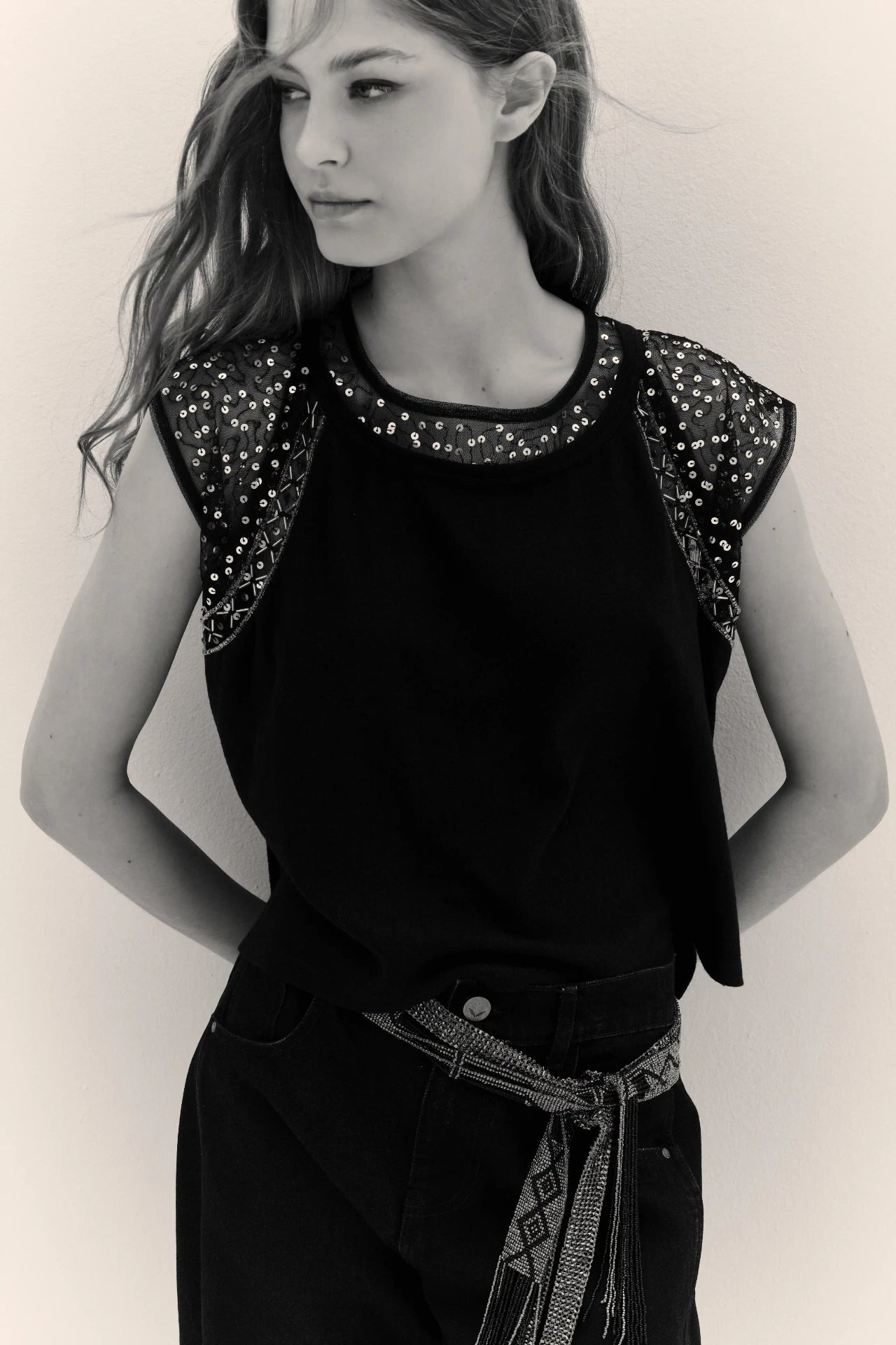 REMERA MINIMAL SEQUINS
