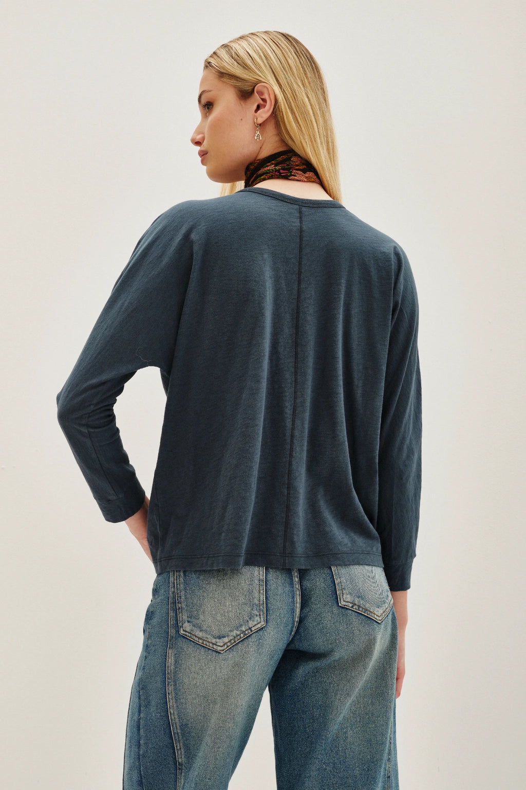 REMERA VALE ANCHA