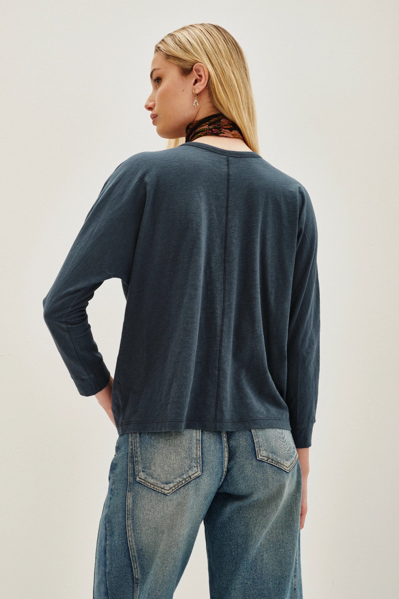 REMERA VALE ANCHA