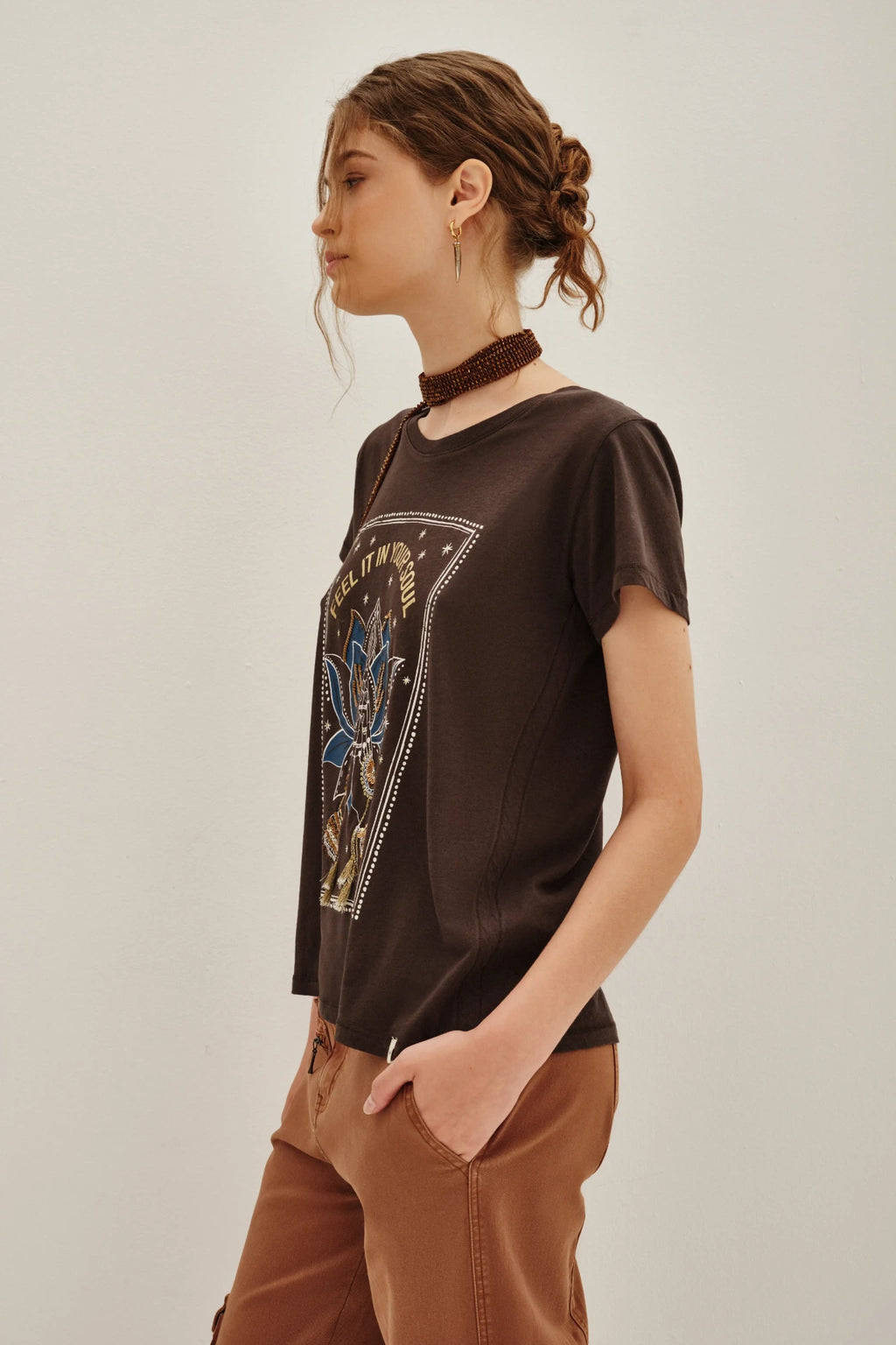 REMERA MUDRA HANDS