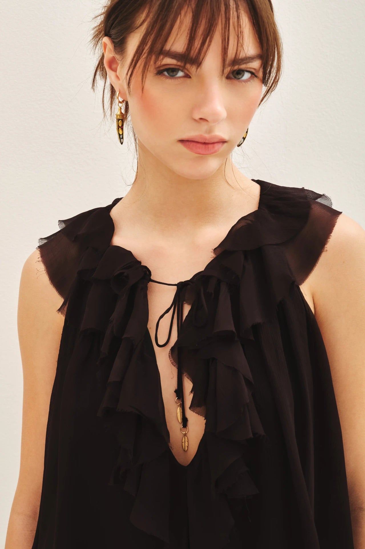 TOP ROMANCE FRILLS